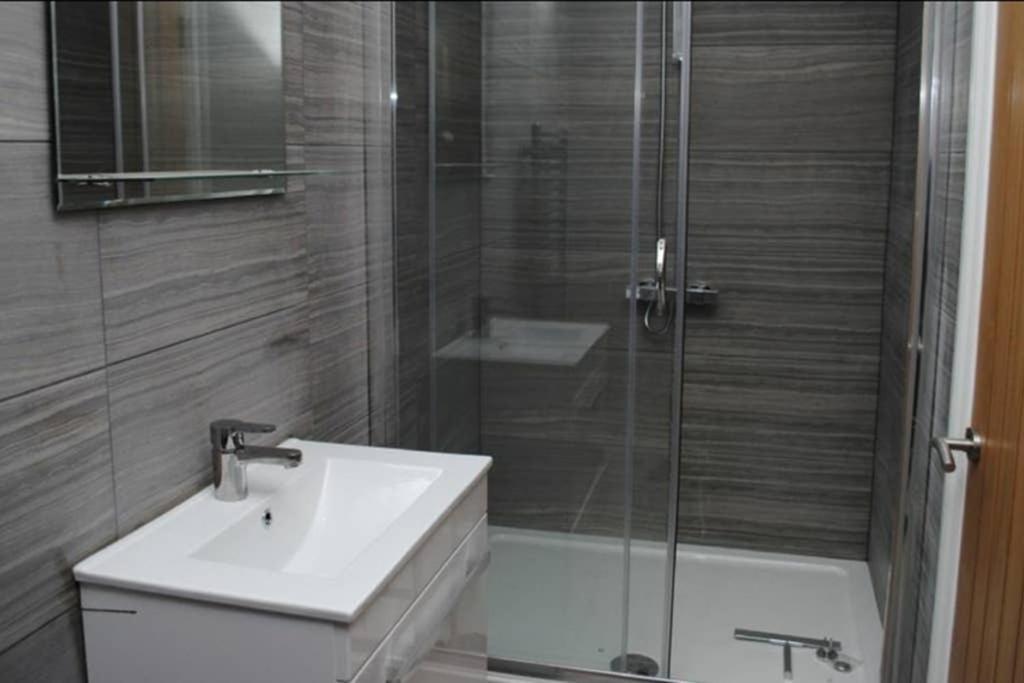 Garland Modern Spacious Apartment, Brentwood 1 Kültér fotó