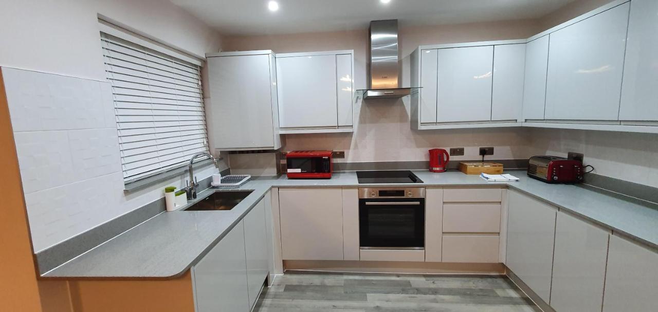 Garland Modern Spacious Apartment, Brentwood 1 Kültér fotó