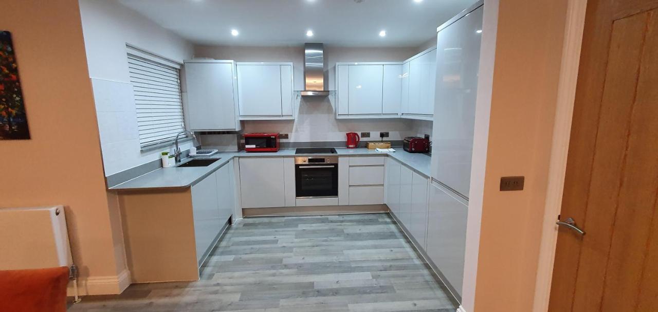 Garland Modern Spacious Apartment, Brentwood 1 Kültér fotó